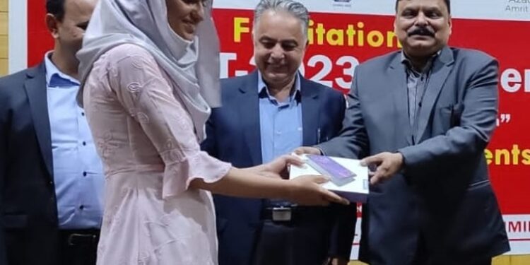 Alok Kumar felicitates NEET qualifiers, 10th/12th class toppers of Kashmir division