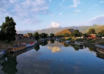Jhelum Swells Amid Rains, Flows Above Flood Alert Mark Near Sangam