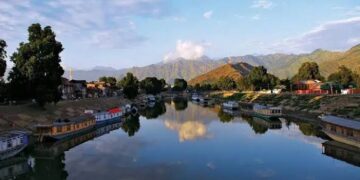 Jhelum Swells Amid Rains, Flows Above Flood Alert Mark Near Sangam