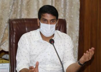 District Administration Srinagar Conducts Surprise Inspection of Patwar Khanas