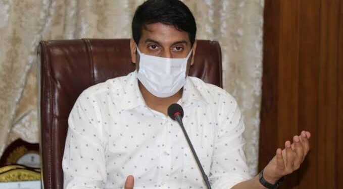 District Administration Srinagar Conducts Surprise Inspection of Patwar Khanas