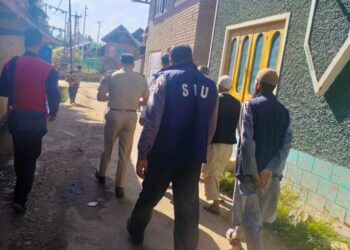 2 Cars, 1 Two-wheeler Seized in Joint Operation By Police, SIU in Shopian