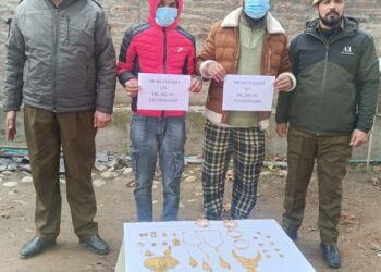 Police Arrests Two Persons In Theft Case, Stolen Gold Items Worth 12.5 Lacs Recovered In Budgam