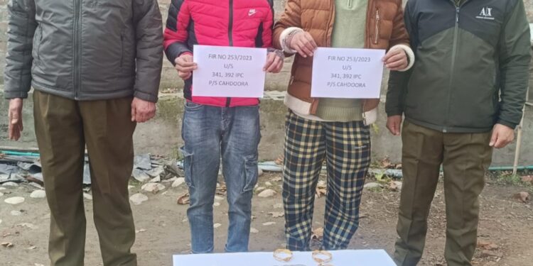 Police Arrests Two Persons In Theft Case, Stolen Gold Items Worth 12.5 Lacs Recovered In Budgam