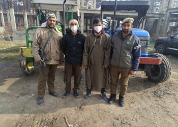 Police seizes 2 vehicles, arrests 2 persons for illegal extraction & transportation of minerals in Baramulla