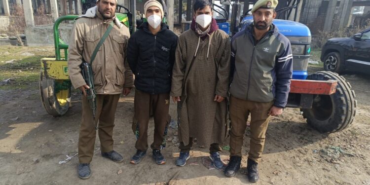 Police seizes 2 vehicles, arrests 2 persons for illegal extraction & transportation of minerals in Baramulla