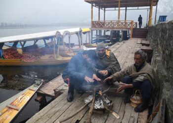 Kashmir freeze unabated, MeT says dry and cold weather to continue till Dec 16