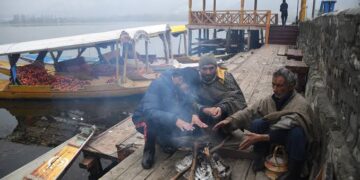 Kashmir freeze unabated, MeT says dry and cold weather to continue till Dec 16