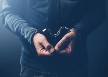 Police arrests 02 absconders in Awantipora