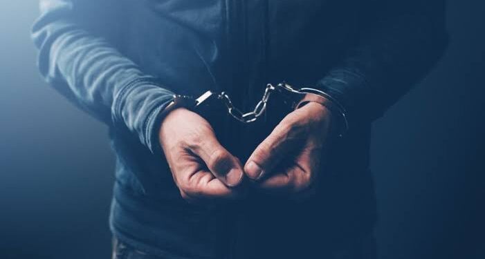 Police arrests 02 absconders in Awantipora