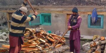 As Temperatures Nosedive, Many Mosques Left Without Firewood for ‘Hamaams’ in Range Mawer