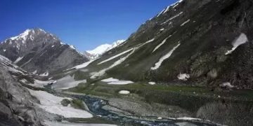Night temp falls to season’s coldest in Gulmarg at 8°C, rises in Srinagar