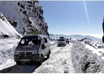 Mughal road reopens after snow clearance