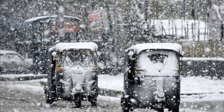 Severe cold grips Kashmir on ‘Chillai-Kalan’ eve  
