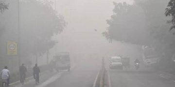 Freezing cold, dense fog engulfs Kashmir