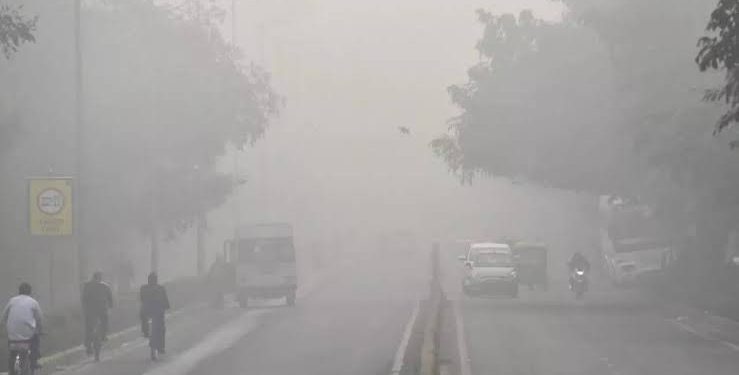 Freezing cold, dense fog engulfs Kashmir