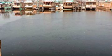 Temp Plunges Further In Kashmir, Srinagar Records Minus 5.0°C