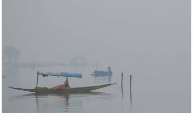 Temp drops In Kashmir, Srinagar records minus 4.6°C