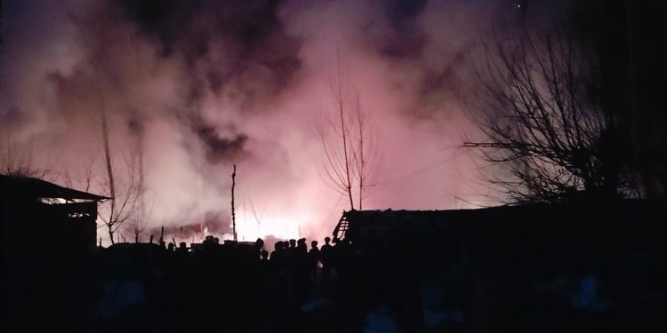 7 Shanties, 4 Cowsheds Damaged in Overnight Fire Mishap in Srinagar Locality