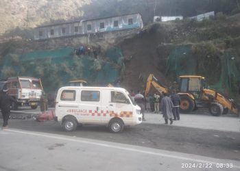 Labourer from UP dies under landslide on Highway