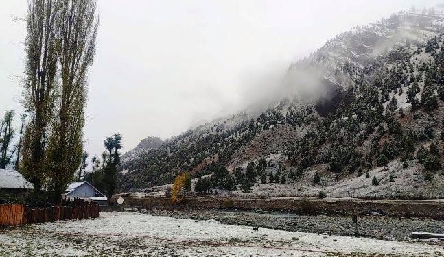 Snowfall In Kashmir, Some Parts Accumulate Over 1-ft; MeT Forecasts More