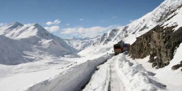 Snowfall Disrupts Road Connectivity, Power Supply Across Uri