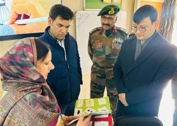 Div Com visits transit accommodation in Bla