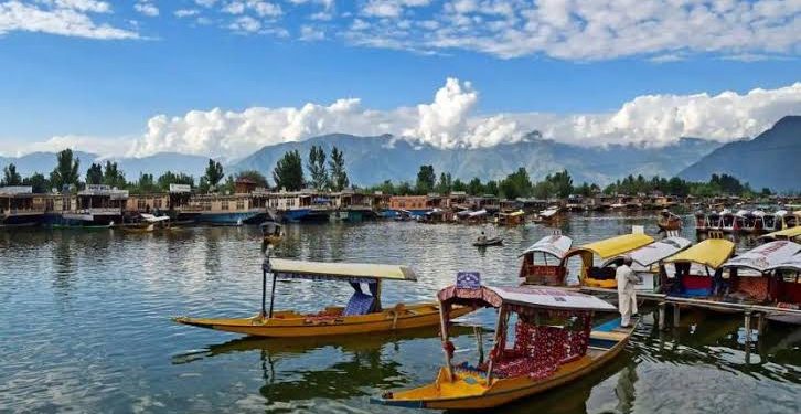 Night temp records rise amid weather advisory in Kashmir