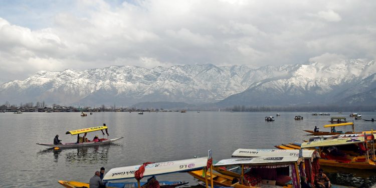 Amid forecast for wet spell from March 21, night temp rises in Kashmir