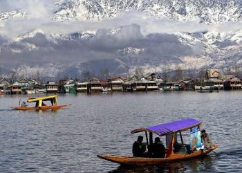 Night temp rises slightly but hovers below sub-zero level in Kashmir