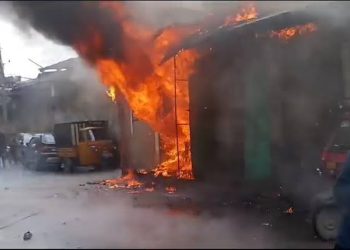 2 Firefighters Sustain Injuries in Bohri Kadal Fire Mishap