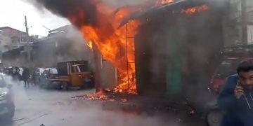 2 Firefighters Sustain Injuries in Bohri Kadal Fire Mishap