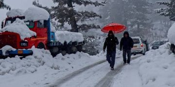 Incessant rains drench plains in J&K, 1.3-ft fresh snowfall in Gulmarg