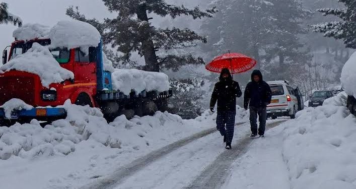 Incessant rains drench plains in J&K, 1.3-ft fresh snowfall in Gulmarg