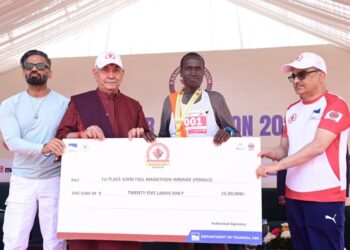 Lt Governor felicitates the winners of the first-ever International Marathon in J&K