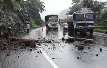Traffic Suspended After Landslide At Peer Ki Gali On Mughal Road