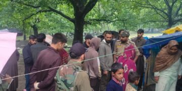 Police Rescues 8 Nomadic Families Stranded In Chattergul Ganderbal Amid Landslides, Heavy Rain
