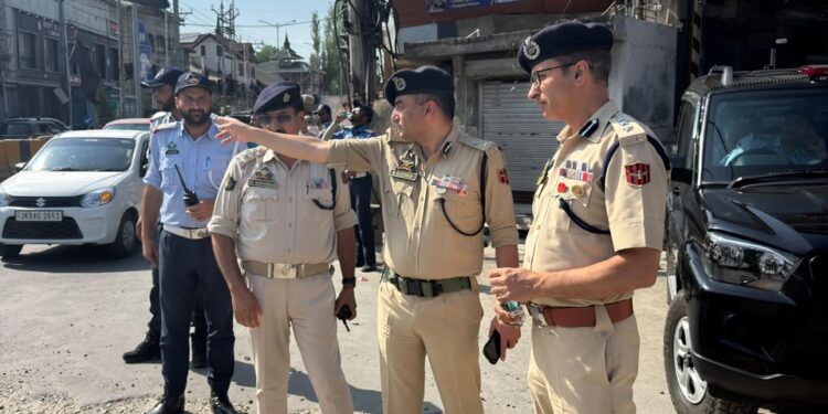 IGP Traffic Suleman Choudhery Reviews Traffic Arrangements In Downtown Srinagar