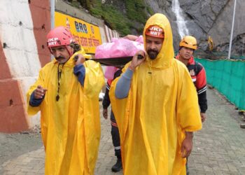 J&K Police MRT Teams Provide Uninterrupted Assistance To Shri Amarnath Ji Yatris Despite Challenging Weather