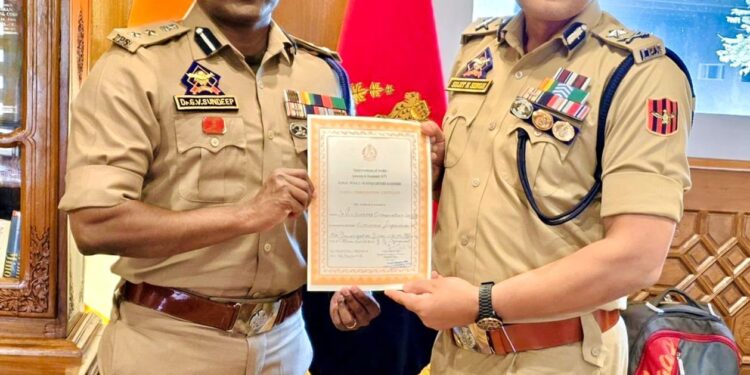 IGP Kashmir Srinagar Felicitates Police Team Led By SSP G.V Sundeep Chakravarthy For Busting Organised Inter-State Narcotics Network In Downtown Srinagar